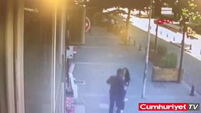В Турции прохожий ударом головы сбил с ног избивающего жену мужчину
