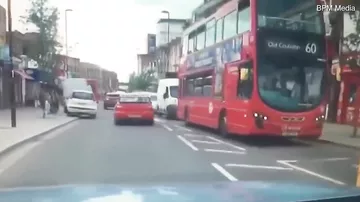 В Лондоне велосипедист попытался зарезать водителя