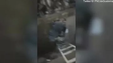 В Гватемале вытащили из вулканического пепла живого ребенка