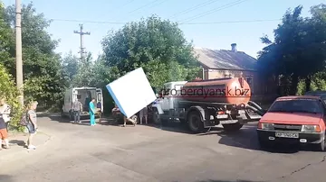 На запорожском курорте грузовик раздавил легковушку: пострадали дети