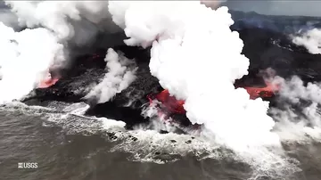 Опубликованы впечатляющие кадры продолжающегося извержения на Гавайях