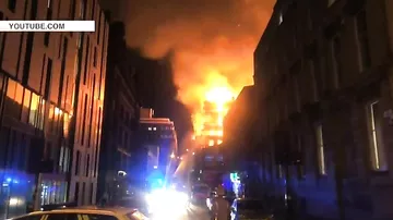 Мощнейший пожар охватил историческое здание Школы искусств в Глазго