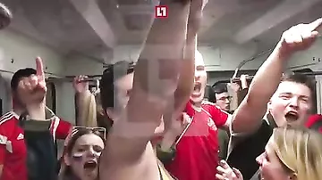Фанаты устроили перекличку в московском метро после победы сборной