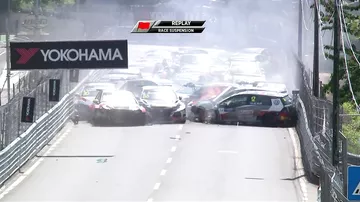 На гран-при Португалии на первом круге разбились вообще все машины
