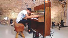 765 нот в минуту! Самый быстрый пианист в мире Петер Бенце покажет свое мастерство в Баку
