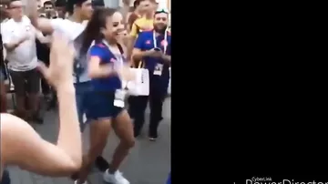 Колумбийскую болельщицу затравили соотечественники за откровенный танец с россиянином
