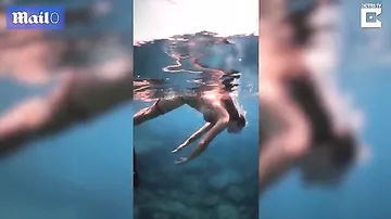Su altında ayağına oktapod yapışdı