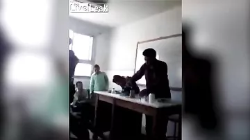Учитель химии случайно взорвал класс с учениками