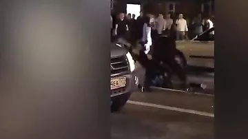 Российский болельщик попрыгал на патрульной машине в честь победы и «отхватил»