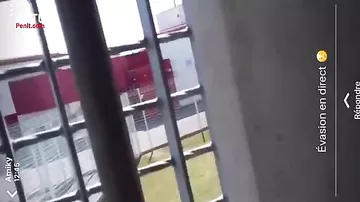 Побег гангстера из тюрьмы на вертолете попал на камеры