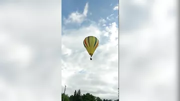 Воздушный шар с людьми взорвался, задев ЛЭП