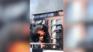 Крупный пожар вспыхнул в жилом доме Лондона