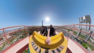 Головокружительная поездка на американских горках, снятая на 360-градусную камеру