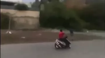 Безбашенный гонщик на скутере