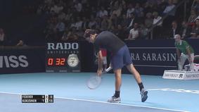 Как Роджер Федерер мяч к ракетке приклеил