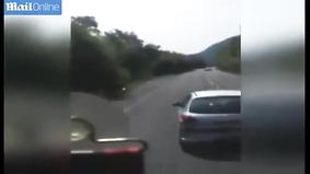 Дальнобойщик спас водителя легковушки, заснувшего за рулем