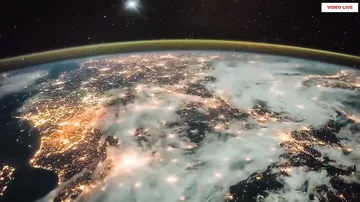 Земля из иллюминатора МКС в высоком разрешение