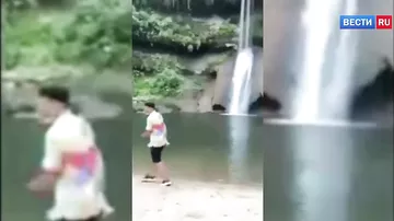 Случайный зритель погиб во время съемок клипа на эквадорском водопаде