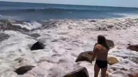 Юная американка голыми руками спасла колючую акулу