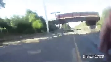 Спасение человека от поезда в последнюю секунду попало на видео