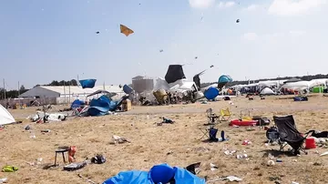 Вихрь унес палаточный городок на фестивале в Германии