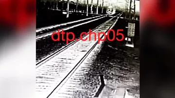 Поезд смял легковушку на переезде в Дагестане, трое погибли