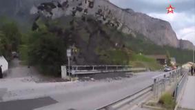 Мощный поток грязи и камней накрыл город в Швейцарии