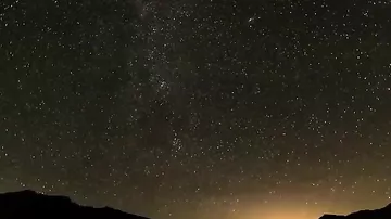 В Сети публикуют завораживающие видео метеорного потока Персеид