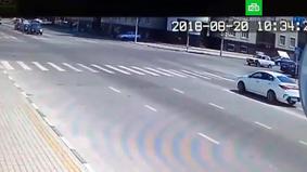 Боевик на машине таранит сотрудника ГИБДД в Грозном