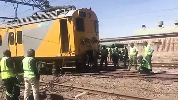 Более сотни человек пострадали после лобового столкновения двух поездов в ЮАР