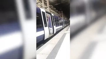 Машинист поезда закрыл двери прямо перед инвалидом и уехал