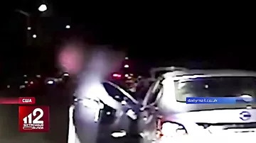 Полицейские застрелили водителя автомобиля за нападение после проверки документов