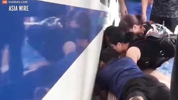 Пассажир снял спасение трёхлетней девочки, которая упала под поезд в метро