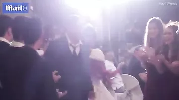 Cтрашный шторм на Филиппинах сорвал свадебную церемонию