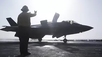 Новейший истребитель ВВС США впервые совершил боевой вылет и нанес авиаудар