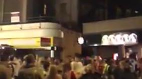 Видео из клуба в Британии, где 40 человек пострадали после распыления опасного вещества