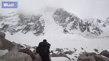 Альпинисты сняли на видео надвигающуюся на них лавину