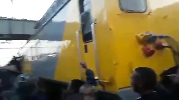 Два поезда столкнулись в ЮАР, пострадали более 150 человек