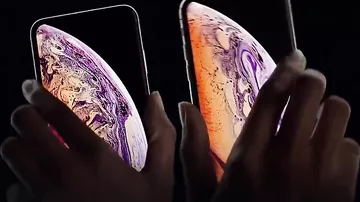 Samsung Galaxy S10 против iPhone Xs Max
