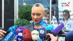Məşhur robot Sofiya "ASAN xidmət" mərkəzində könüllü olub
