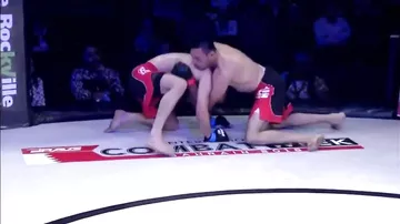 Боец MMA победил «удушением ниндзя»