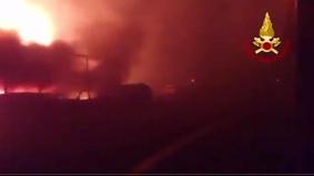 Пожар уничтожил сотни люксовых автомобилей