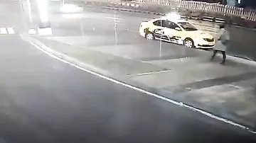 В Москве женщина погибла из-за отлетевшего в нее колеса грузовика