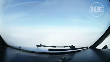 Посадку самолета вслепую сняли на видео из кабины пилота