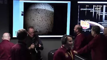 Аппарат InSight показал, как по-настоящему выглядит Марс