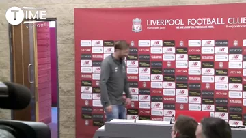 Главный тренер «Ливерпуля» спел на пресс-конференции
