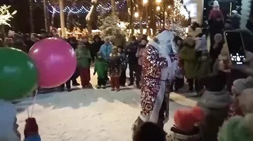 Дед Мороз исполнил на празднике брейк-данс