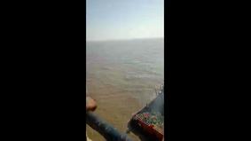 Буксир с таможенниками взорвался и затонул у индийского побережья