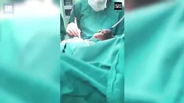 Пациенту с опухолью мозга разрешили молиться прямо во время операции