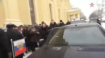 Путин вернулся к расплакавшейся девочке, чтобы ее успокоить